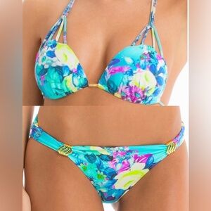 NWT- A Che’ STUNNING Barely There Bikini
